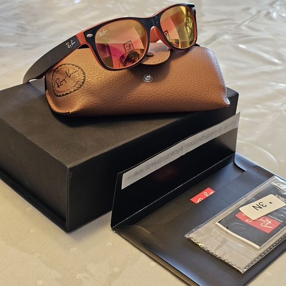 Sunglasses - Picture 3 of 5